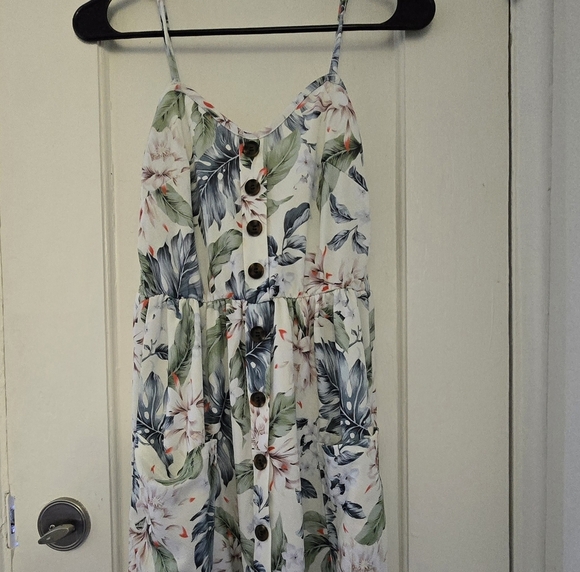 Green and White Buttoned Midi Sundress - Picture 3 of 6